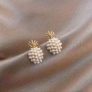 Pair of Freshwater Pearl Pineapple Stud Earrings, Elegant and Cute Style